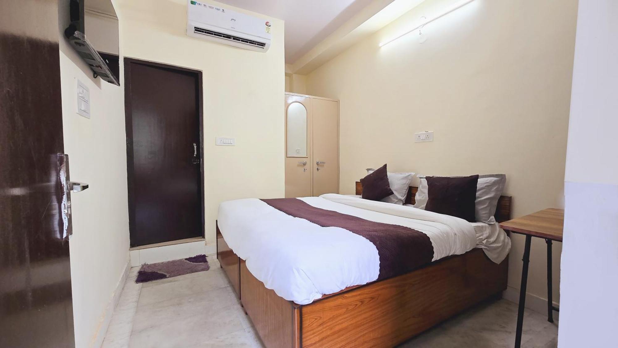 Commodo Near Durgabai Deshmukh Hotel New Delhi